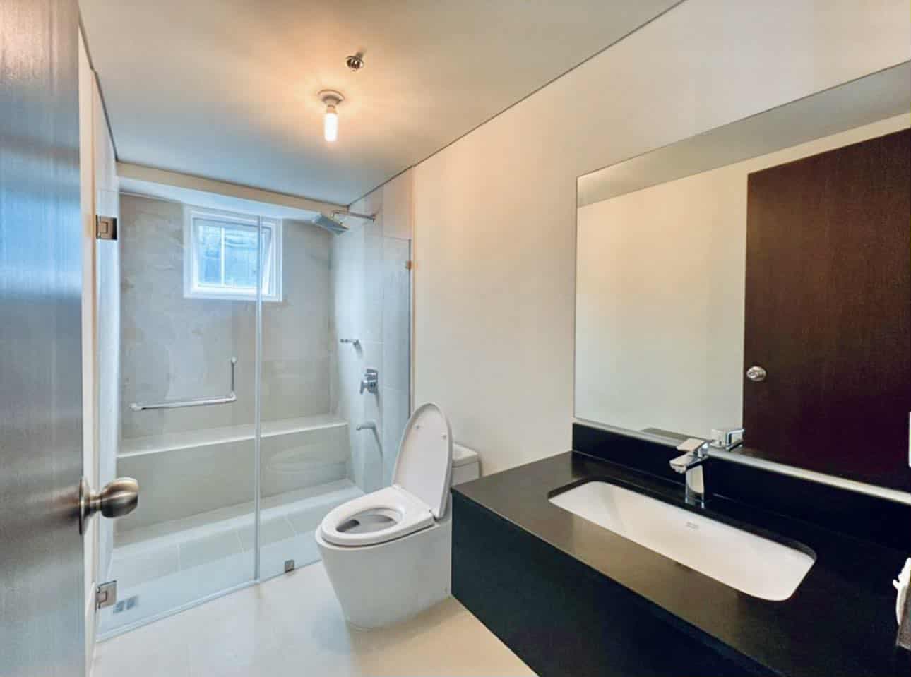 1BR KROMA TOWER 56 SQM CORNER UNIT (Ayala Ave & Makati Med view) — photo 2 of 3